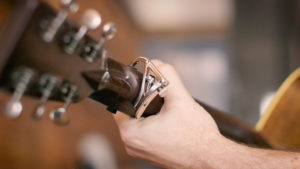 Applying the capo - Shubb Capos